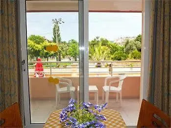 Highlife Apartahotel
